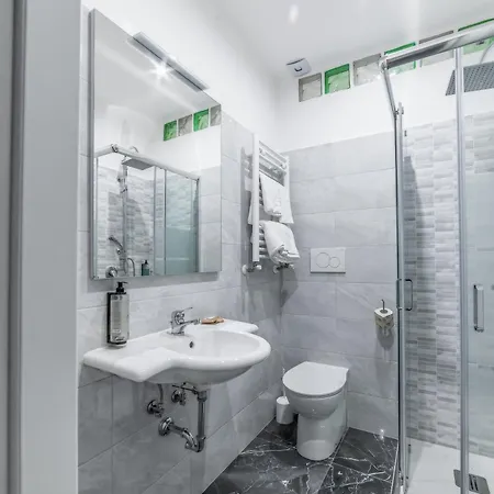 Πανσιόν In - Termini Train Station 4*